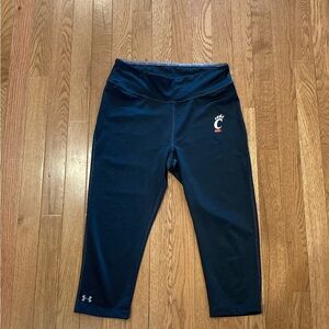Cincinnati Bearcats Under Armour Woman’s Activewear Black Capri Leggings